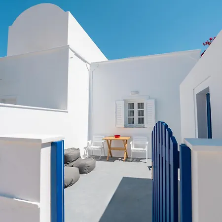 Coastal Escape Apartament Perissa (Santorini)