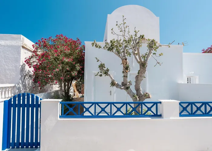 Coastal Escape * Perissa (Santorini)